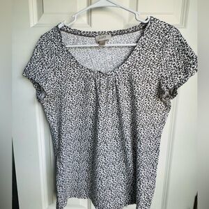 Short sleeve dotted top